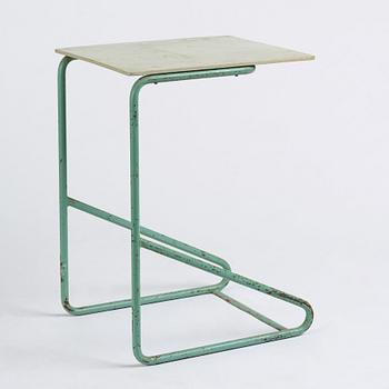 Alvar Aalto, a green lacquered side table, Aug. Louhen Rautasänkytehdas ja Valimo Oy, Åbo ca 1932, for Paimio, Finland.