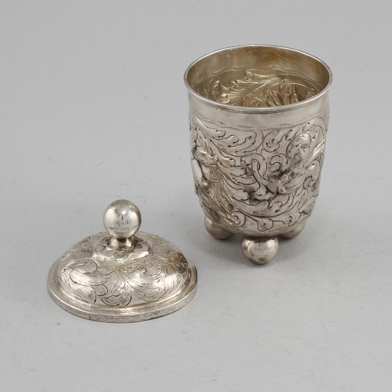 BÄGARE MED LOCK, silver, troligen Anders Wilhelm Malthow (1702-1730), Stockholm, barock. Vikt 210 g.