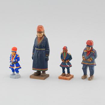 TRÄFIGURER, 4 st, en Lorens Larsson, delvis signerade.