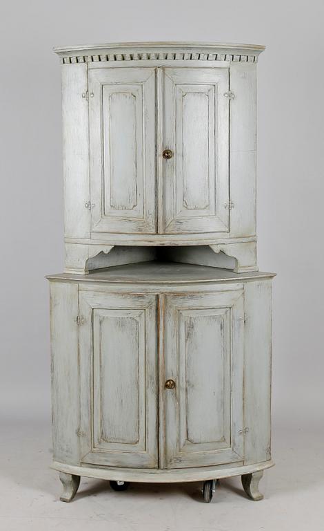 HÖRNSKÅP, gustavianskt, 1700-/1800-tal.