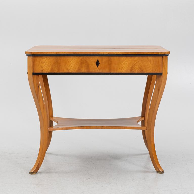 Toilettebord, 1800-talets mitt.