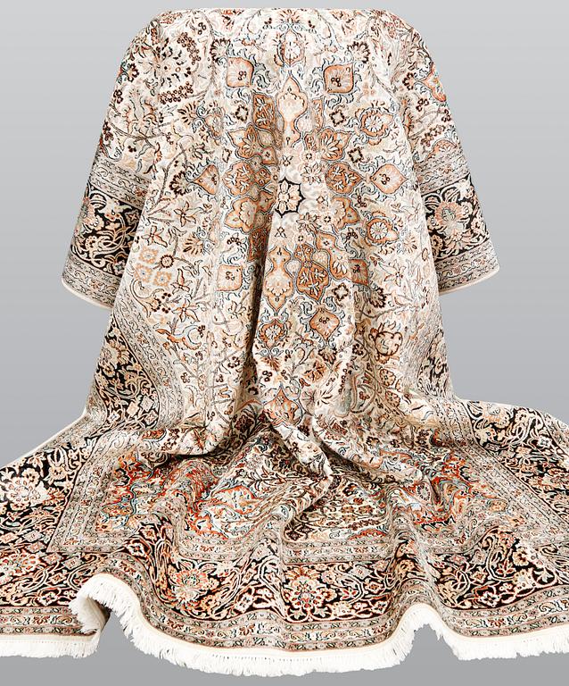 A silk Kashmir carpet, ca 330 x 246 cm.
