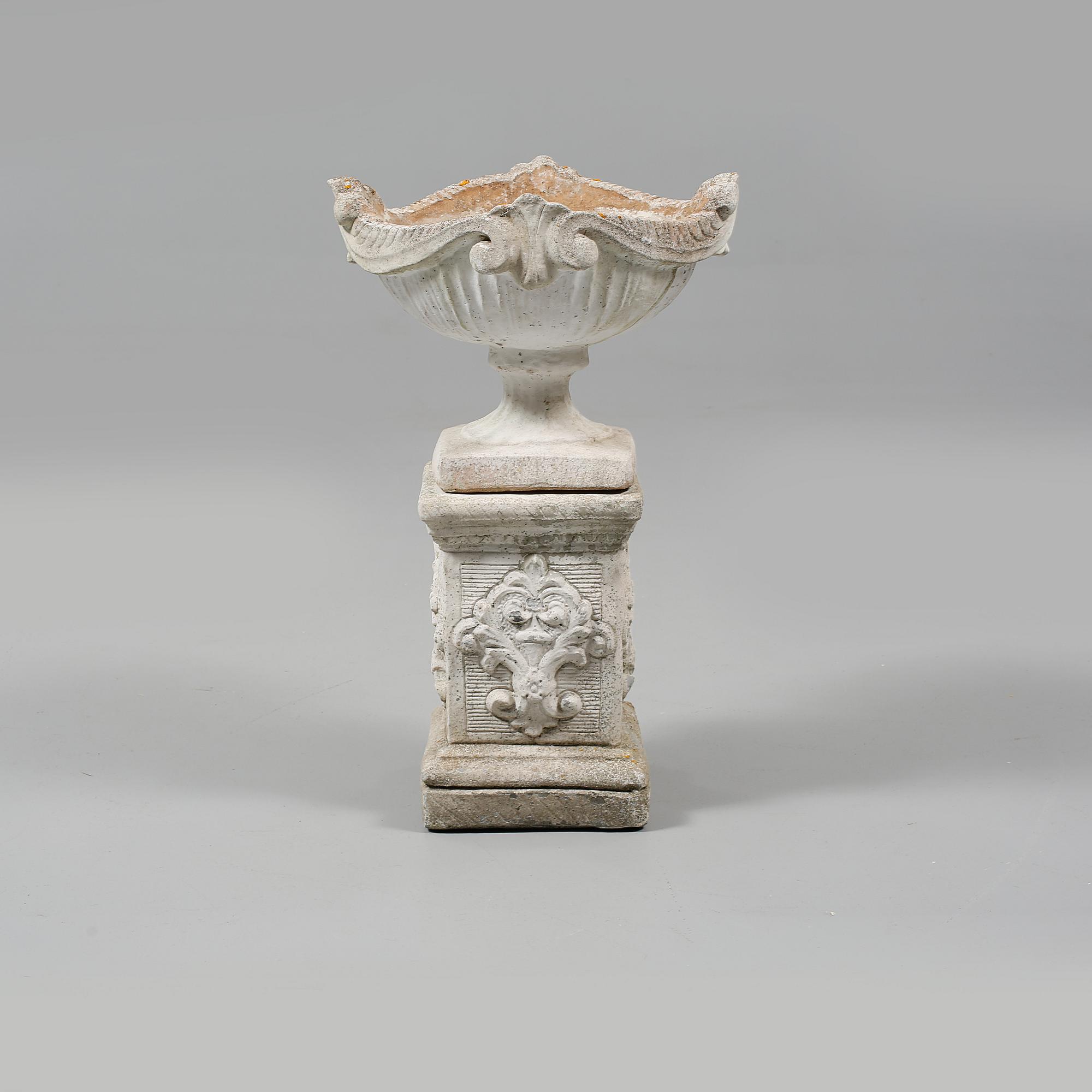 FÅGELBAD/TRÄDGÅRDSURNA, gjutmassa, 1900-tal.