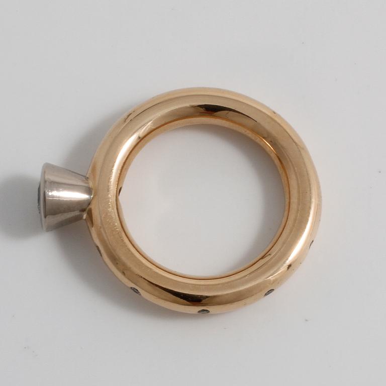 MICHAEL PERSSON CARLING, MPC, Göteborg, 2000, a brillianr cut diamond ring.