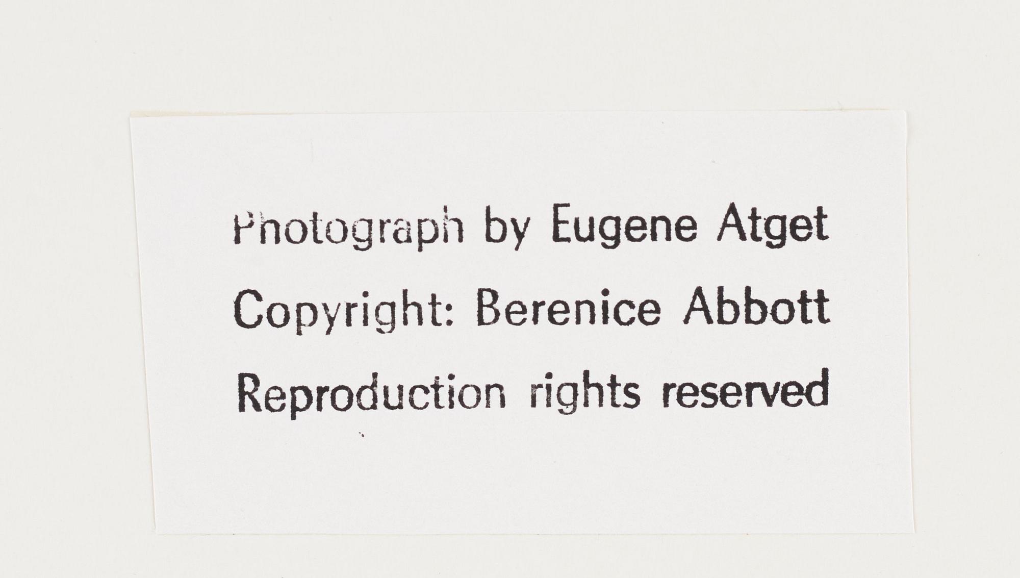 Eugène Atget, "L'Eclipse, Place de la Bastille", 1912.