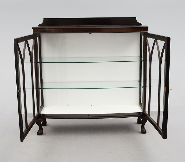 VITRINSKÅP, England, 1900-talets första hälft.