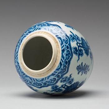 A blue and white jar, Qing dynasty, Kangxi (1662-1722).