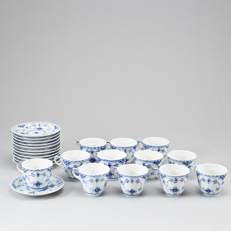 A Royal Copenhagen musselmaalet coffe service, Denmark, 20th Century. (28 pieces).