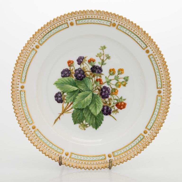 Royal Copenhagen, Dish / plate, porcelain, "Flora Danica", 1936.
