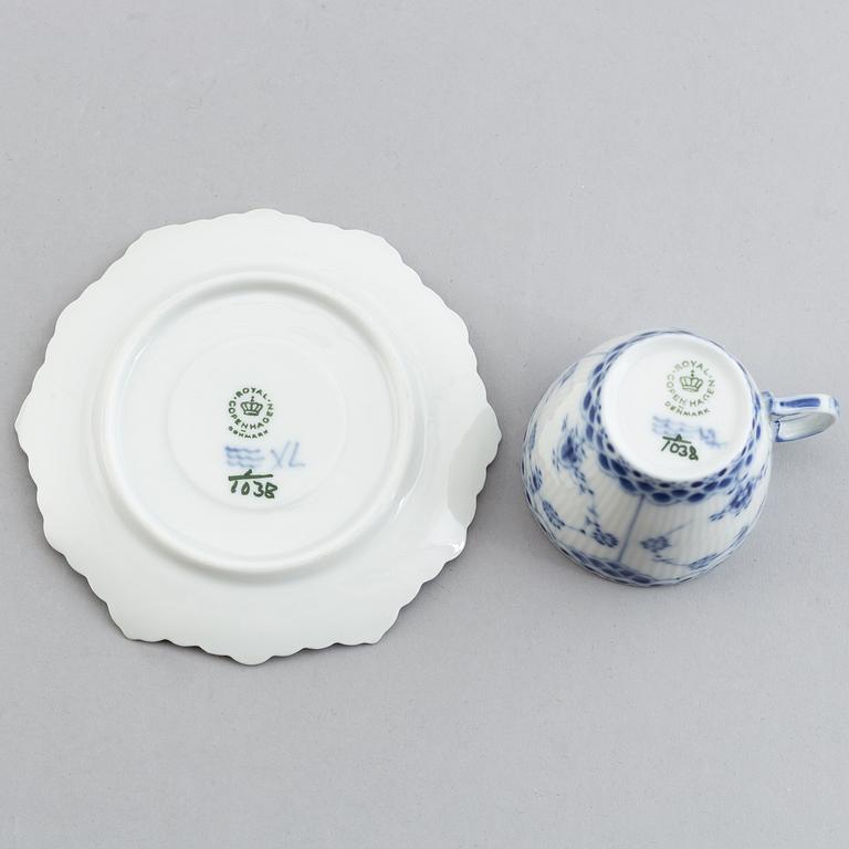 Royal Copenhagen, a 'Musselmalet' part mocca service, Denmark (18 pieces).