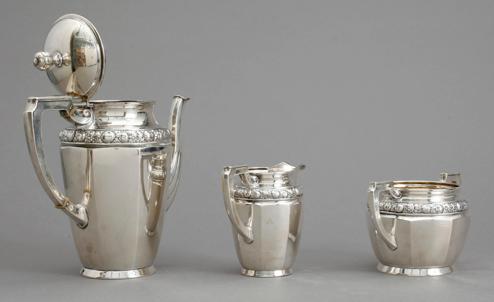 KAFFESERVIS, 3 delar, silver, CG Hallberg, Stockholm 1917. Tot ca 855 g.
