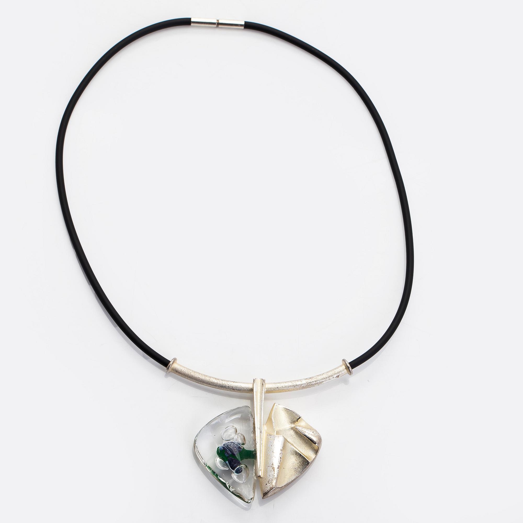 Björn Weckström, collier, sterlingsilver och akryl. Lapponia 2001.