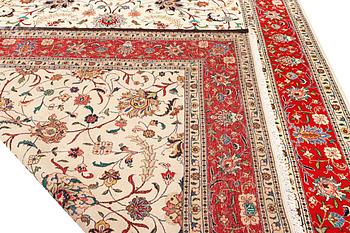 A Mahal carpet, c. 493 x 300 cm.