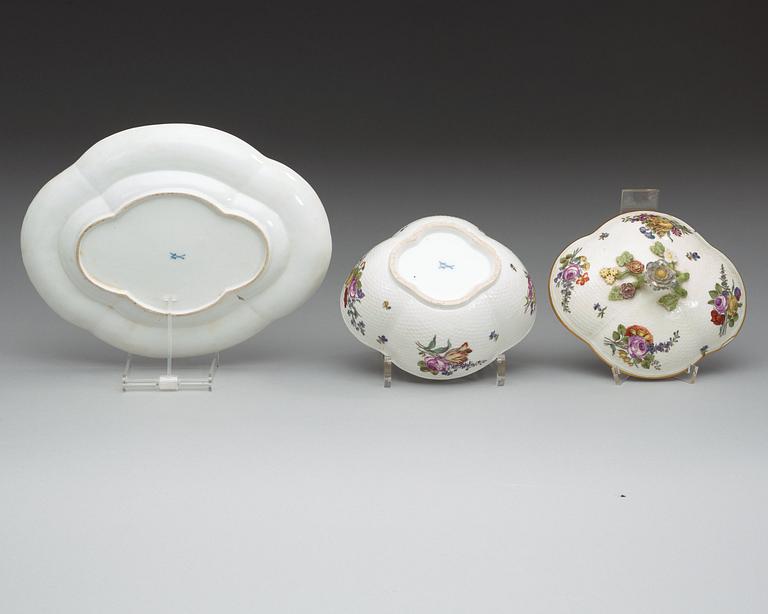 TERRIN med LOCK och FAT, porslin. Meissen, 1800-tal.