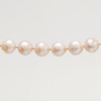 Pearl necklace, cultured pearls approx 8-8,5 mm, clasp 18k gold smaller cultured pearls, Alton Falköping.