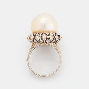 406. An 18K gold ring set with a cultured pearl and round brilliant-cut diamonds.