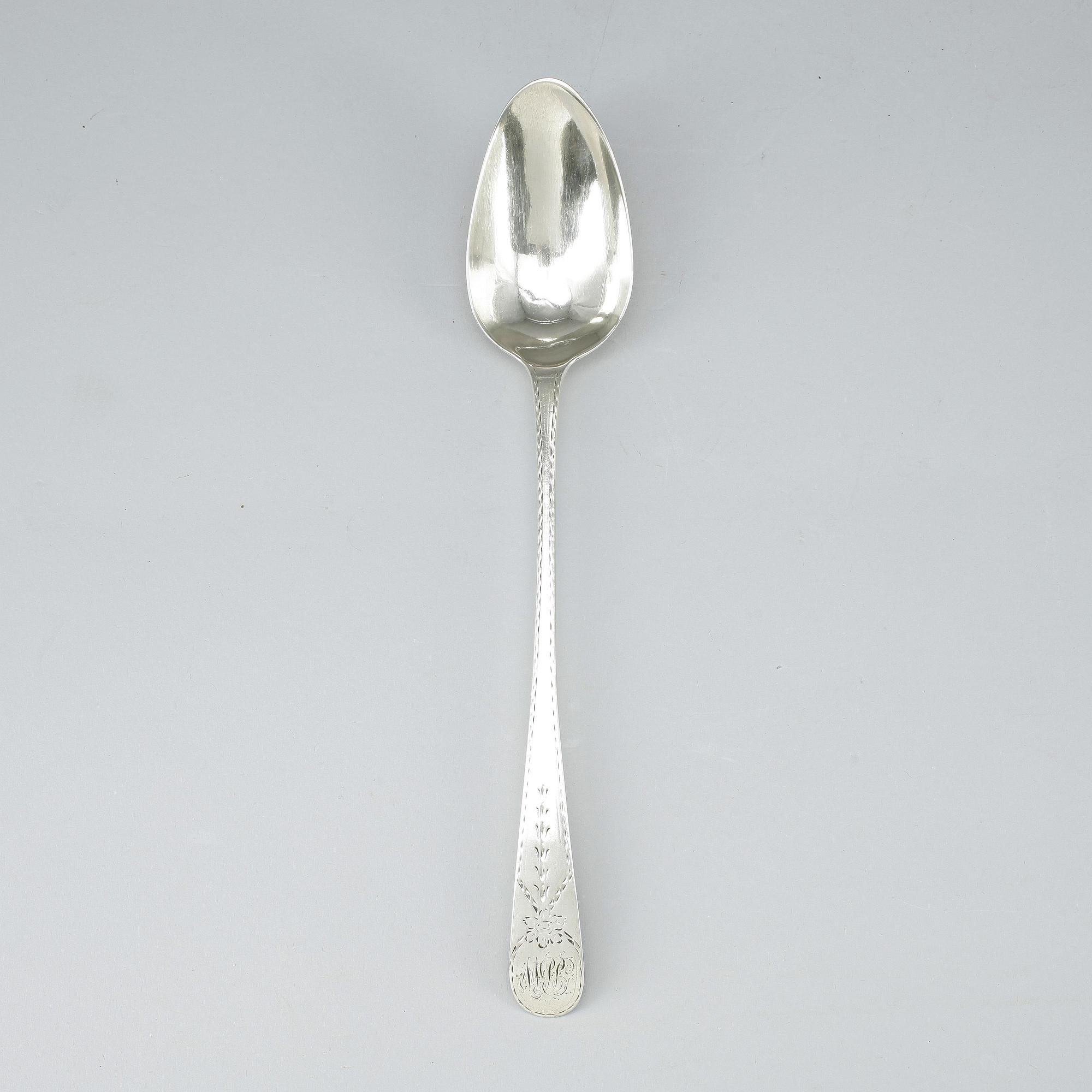 RAGUSKED, silver, London 1787. Vikt ca 80 gram.