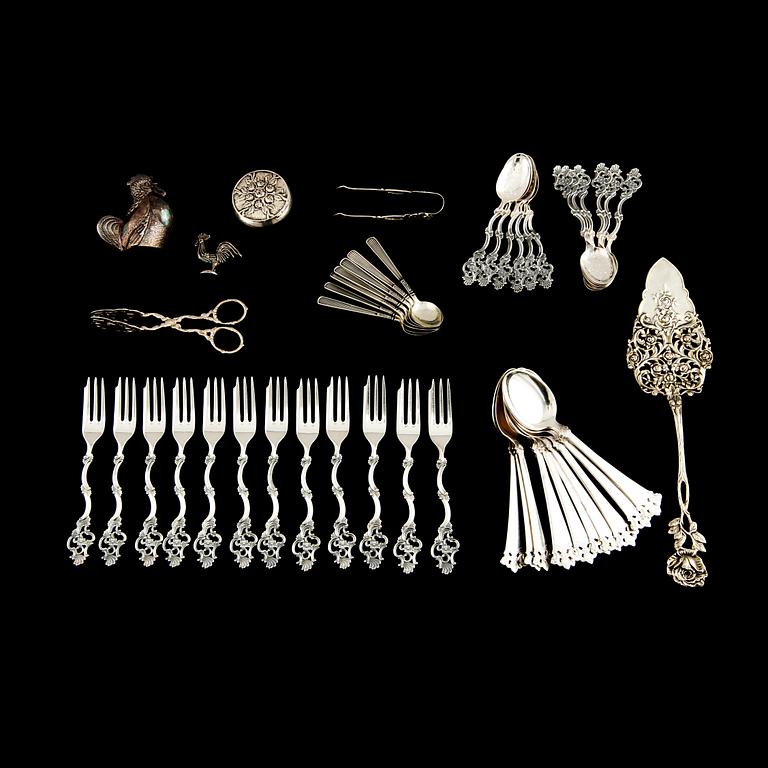PARTI SILVER, 49 delar, delvis låghaltigt, 1900-tal. Vikt  910 g.