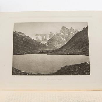 Freshfield, Douglas W.: The Exploration of the Caucasus. Förstaupplaga 1896. 2 band. Fotograf Vittorio Sella.