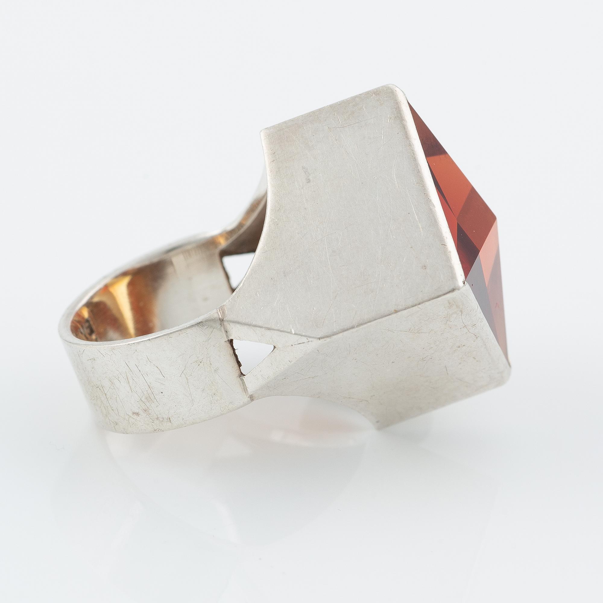 Birger Haglund, Ring sterlingsilver med en syntetisk safir.