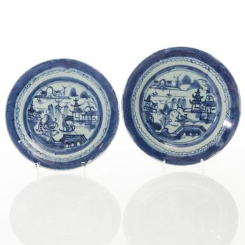 A set of thirteen Chinese blue and white porcelain dishes, Qing dynasty, 19th century.