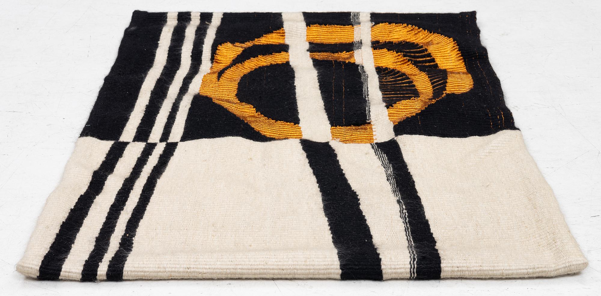 Eeva Renvall, "Kuujärven kuu", bonad, signerad, ca 110 x 82 cm.