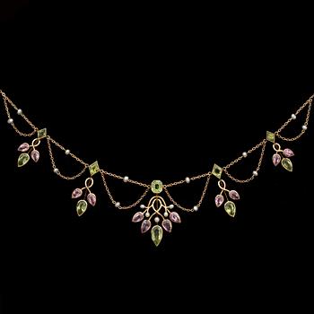 1109. A pearl, peridote and pink tourmaline necklace. Circa 1900.