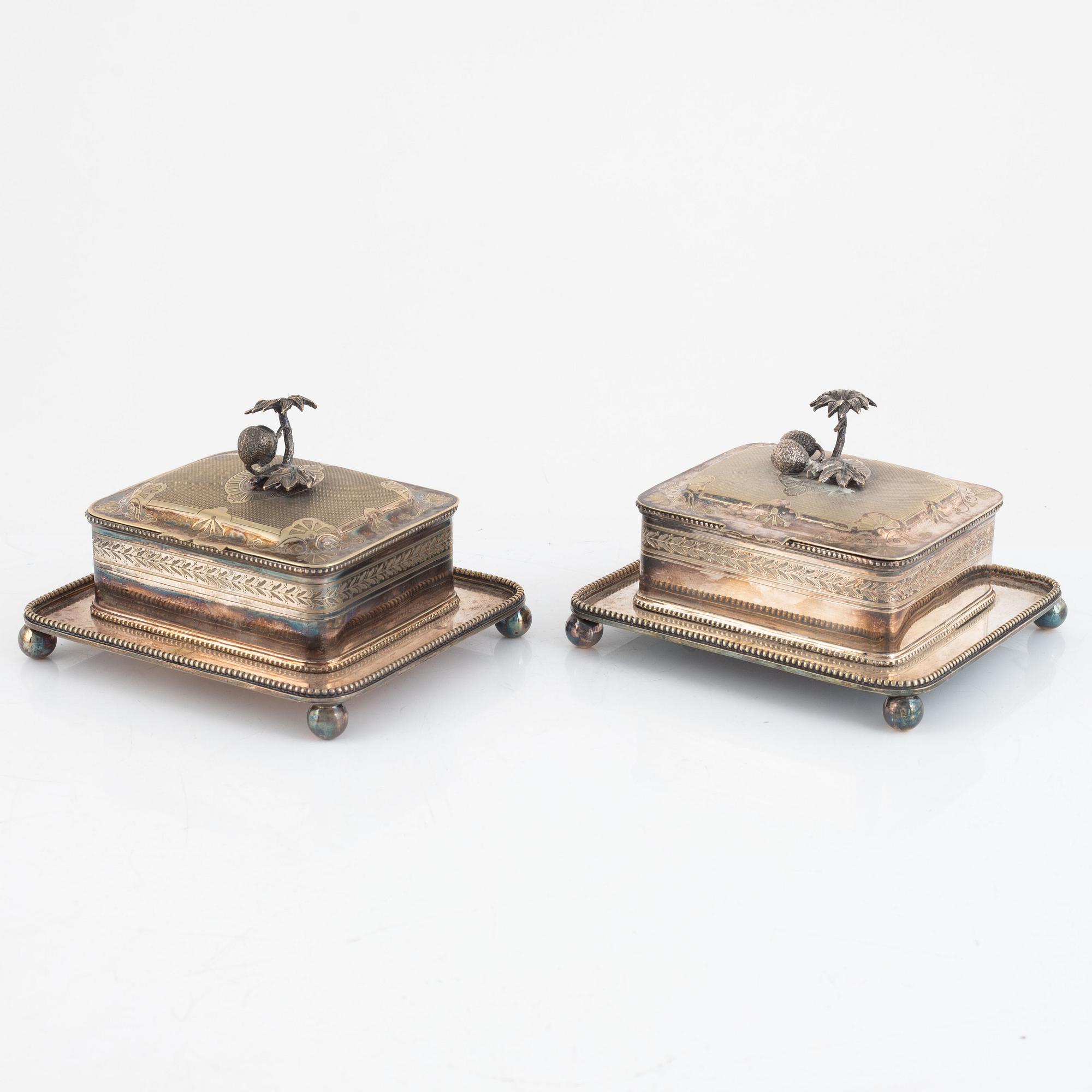 Mappin & Webb, smöraskar, ett par, nysilver, Sheffield, England.