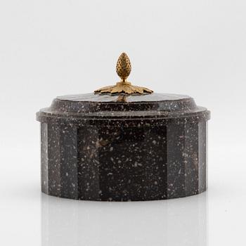 Butter box with lid, Älvdalen, early 19th century, Empire style.