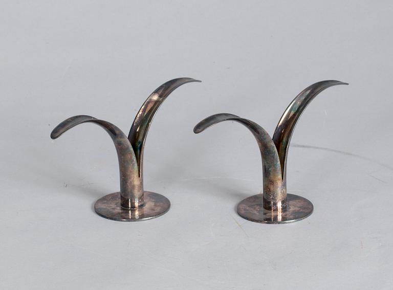 LJUSSTAKAR, ett par, nysilver, "Liljan", Ivar Ålenius Björk, Ystad Metall.