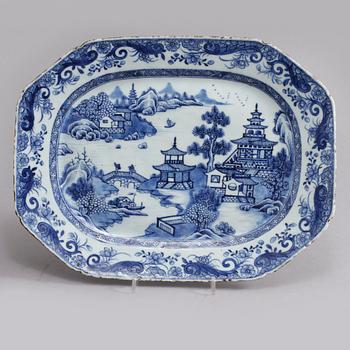 UNDERFAT, 2 st samt STEKFAT, porslin, Kina, 1700-tal.