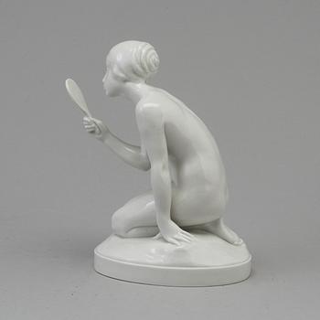 FIGURIN, porslin. "Flicka med spegel", Gerhard Henning, Royal Copenhagen, Danmark, 1910-tal.