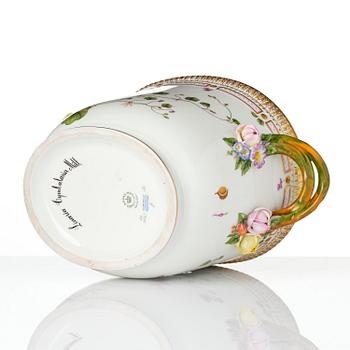 Ytterfoder/Vinkylare, porslin. 'Flora Danica', Royal Copenhagen, Danmark, 1900-tal.