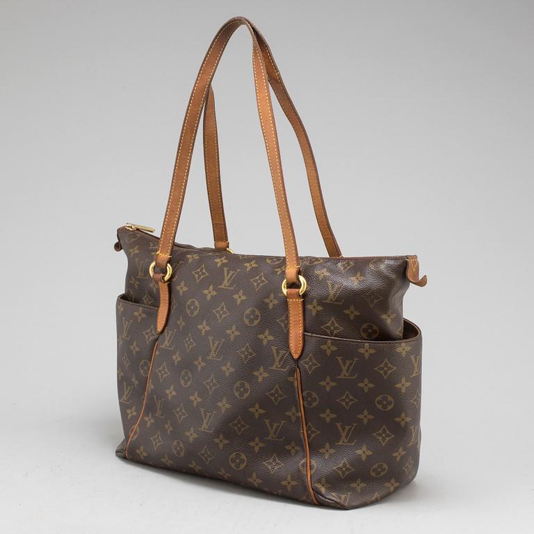 LOUIS VUITTON, a 'Totally MM' mogogram canvas bag.