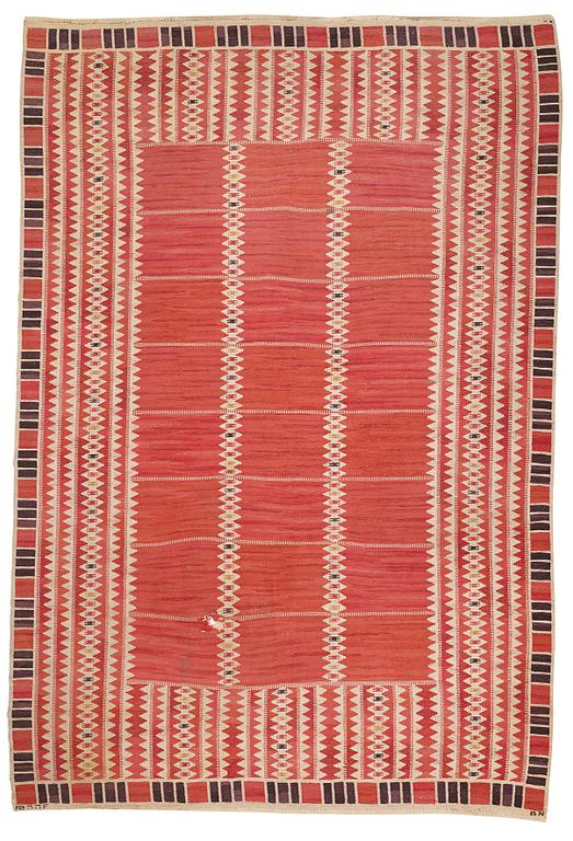 Barbro Nilsson, Matto, "Salerno röd", flat weave, ca 387-390,5 x 257,5-266 cm, signed AB MMF BN.