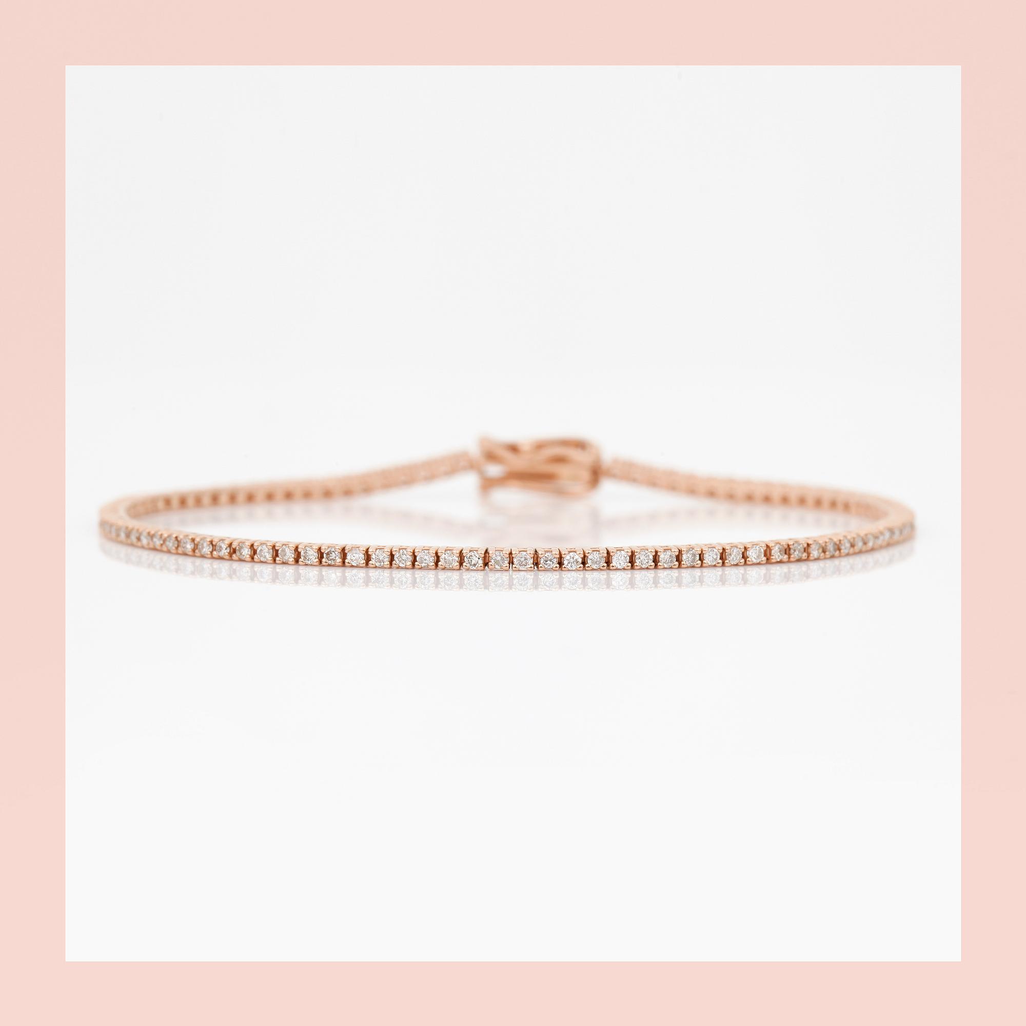 ARMBAND, ett riviére i rosa guld med briljanter, totalt ca 0.99ct.