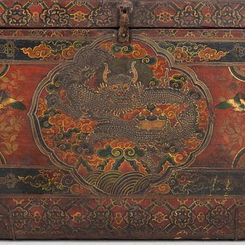 A Chinese chest, 20th century.