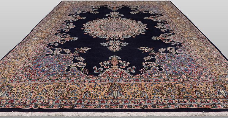 Matta, Kirman Laver, signerad, ca 436 x 280 cm.