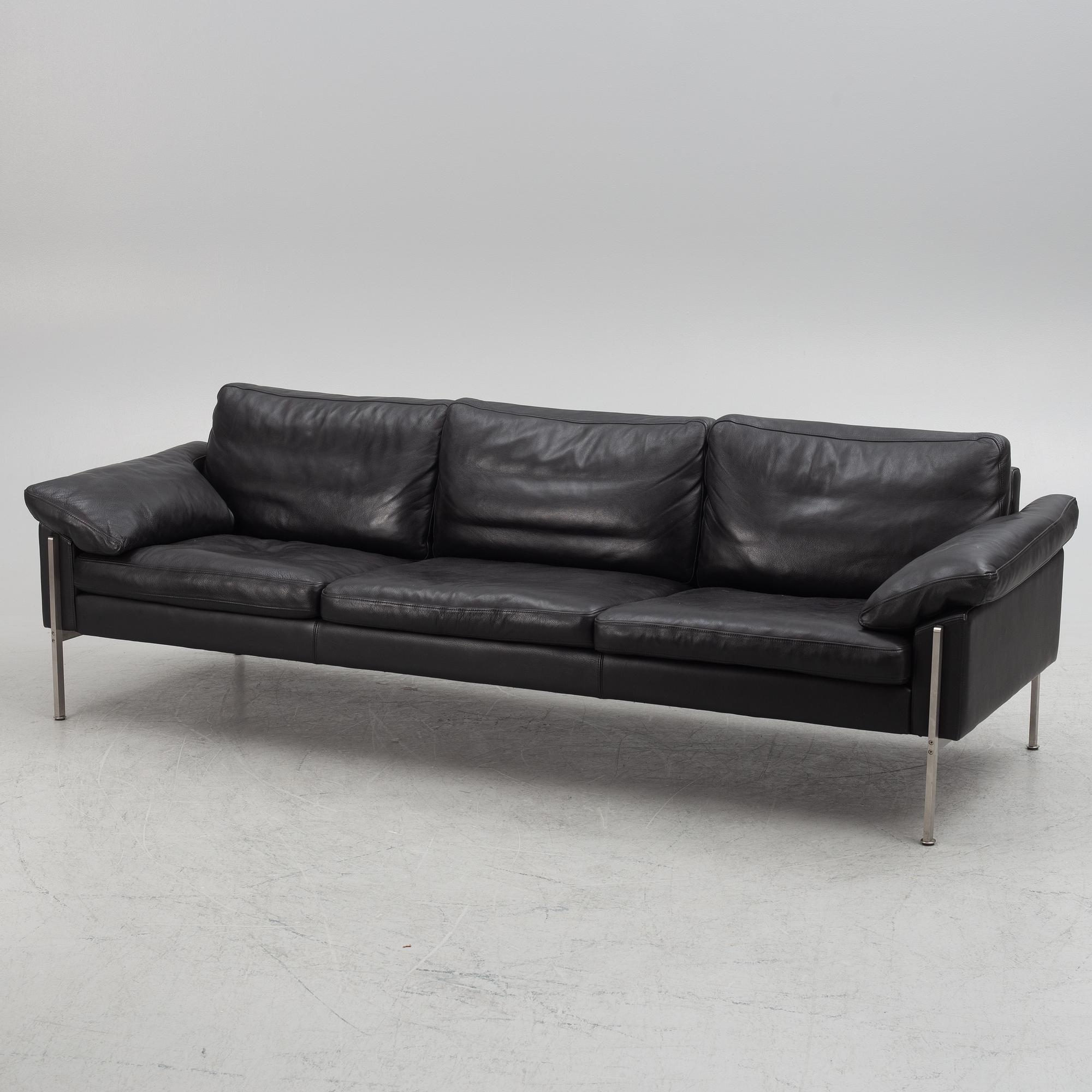 Takashi Okamura & Erik Marquardsen, soffa. "Capri 3A" Skipper Furniture.