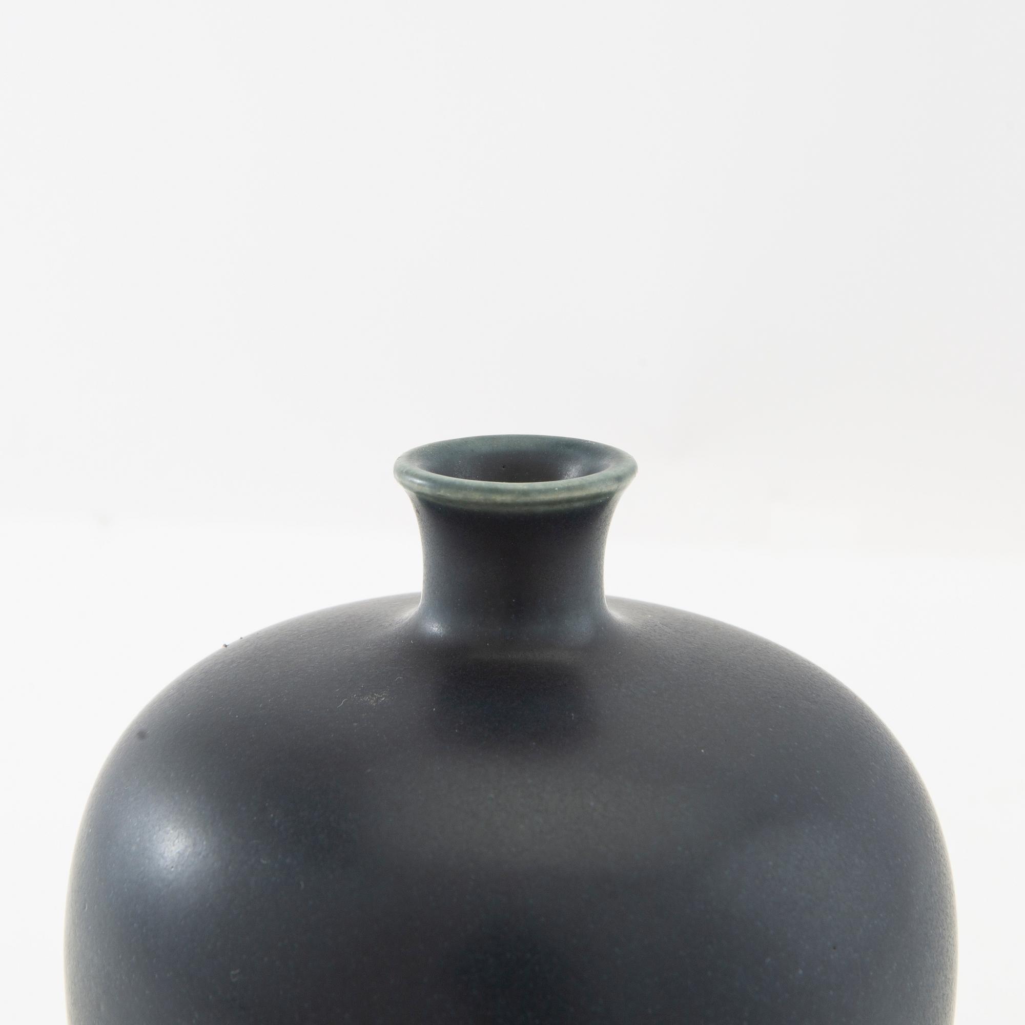 Erich & Ingrid Triller, vase Tobo stoneware signed.