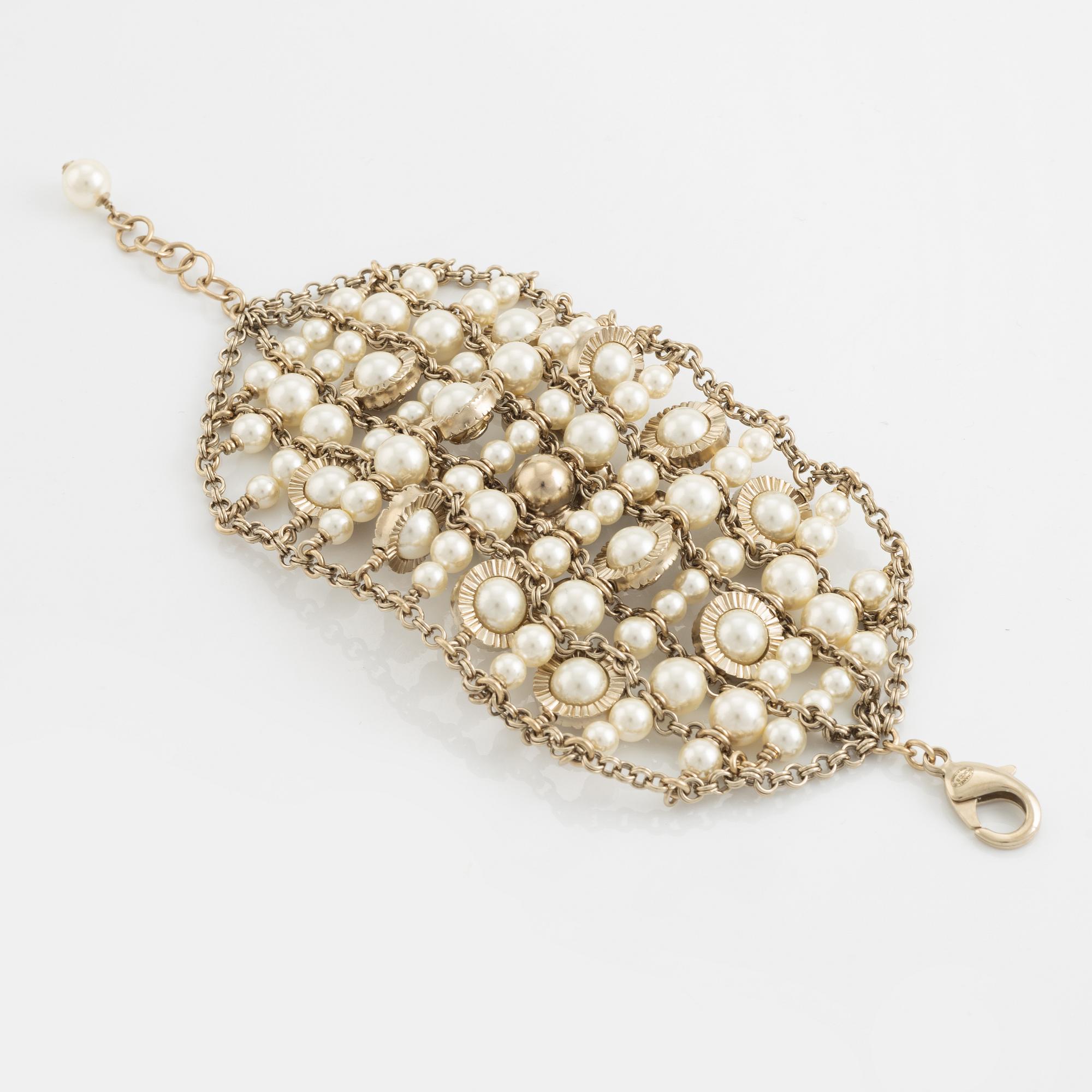 Chanel, A pearl and strass CC bracelet, 2020.