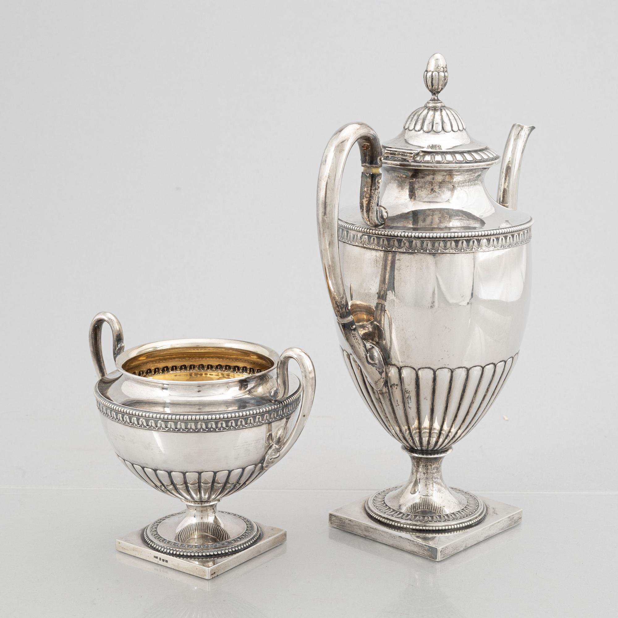 Kaffekanna samt sockerskål, silver, empirestil, GAB, Stockholm 1898-99.
