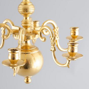 A pair of small baroque style chandeliers, late 20th century, hight 21 cm.