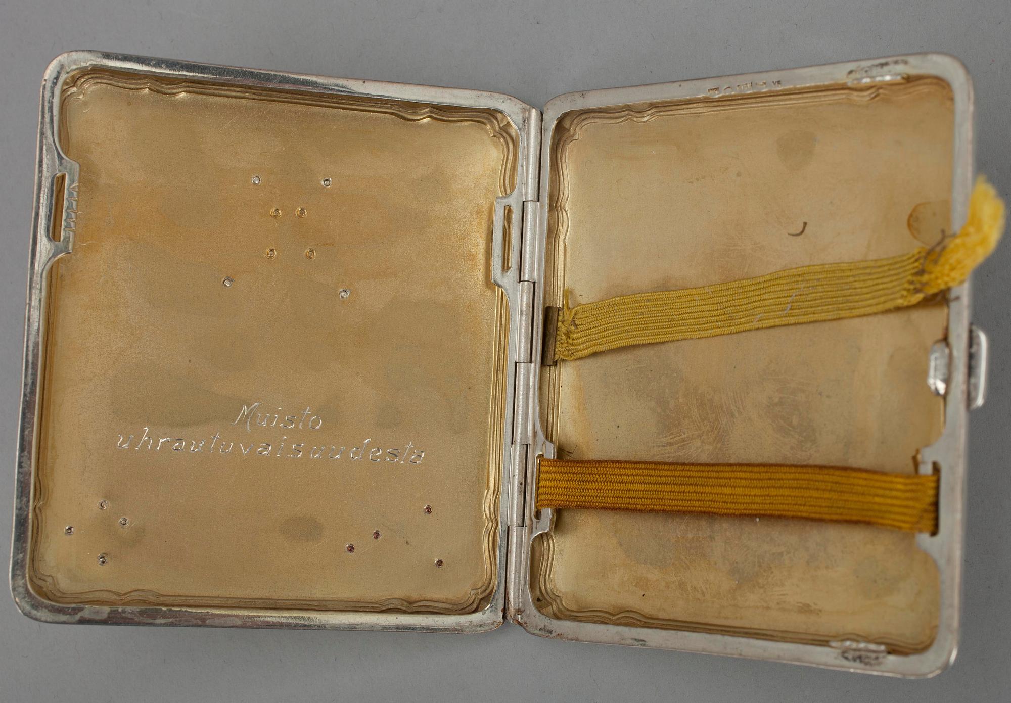 CIGARETTETUIER, 2 st, silver, Moskva 1927-1955 samt Helsingfors 1928. Tot. vikt 275 g.
