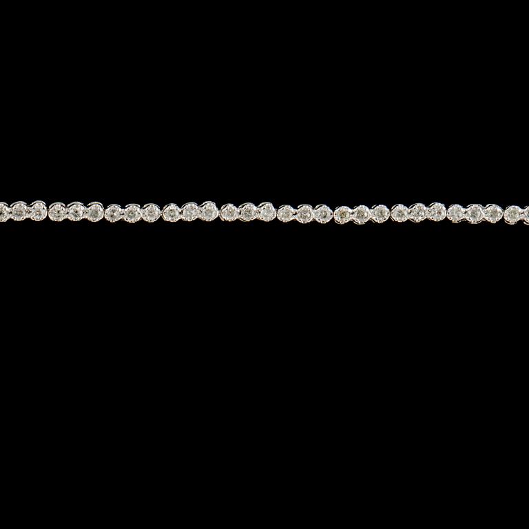 ARMBAND, 18k vitguld med briljantslipade diamanter, 0.92 ct. Vikt 3,0 g.