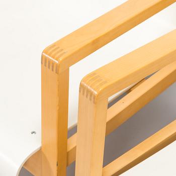 Alvar Aalto, karmstolar, ett par, modell 403, Artek 1970-tal.