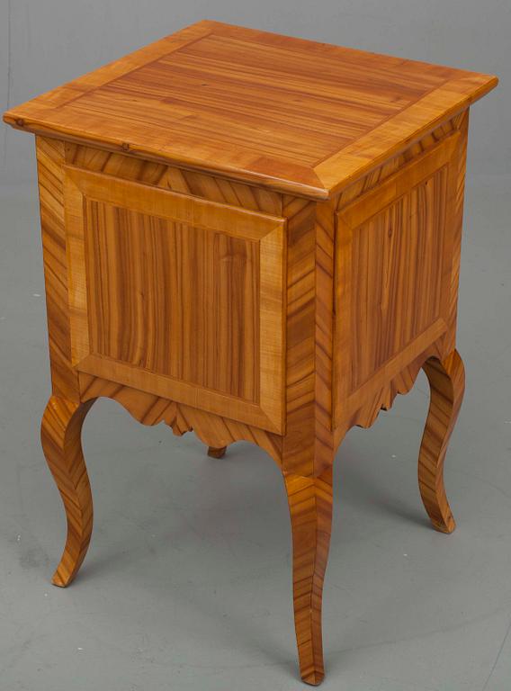 POTTSKÅP, rokoko, alm, 1700-tal.