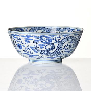 A blue and white four clawed dragon bowl, Qing dynasty with a four character mark of Xuantong (1909-11).