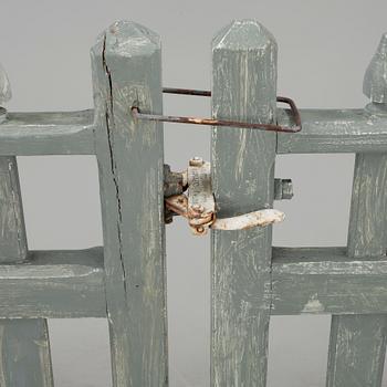 TRÄDGÅRDSGRINDAR, ett par, 1900-talet mitt.