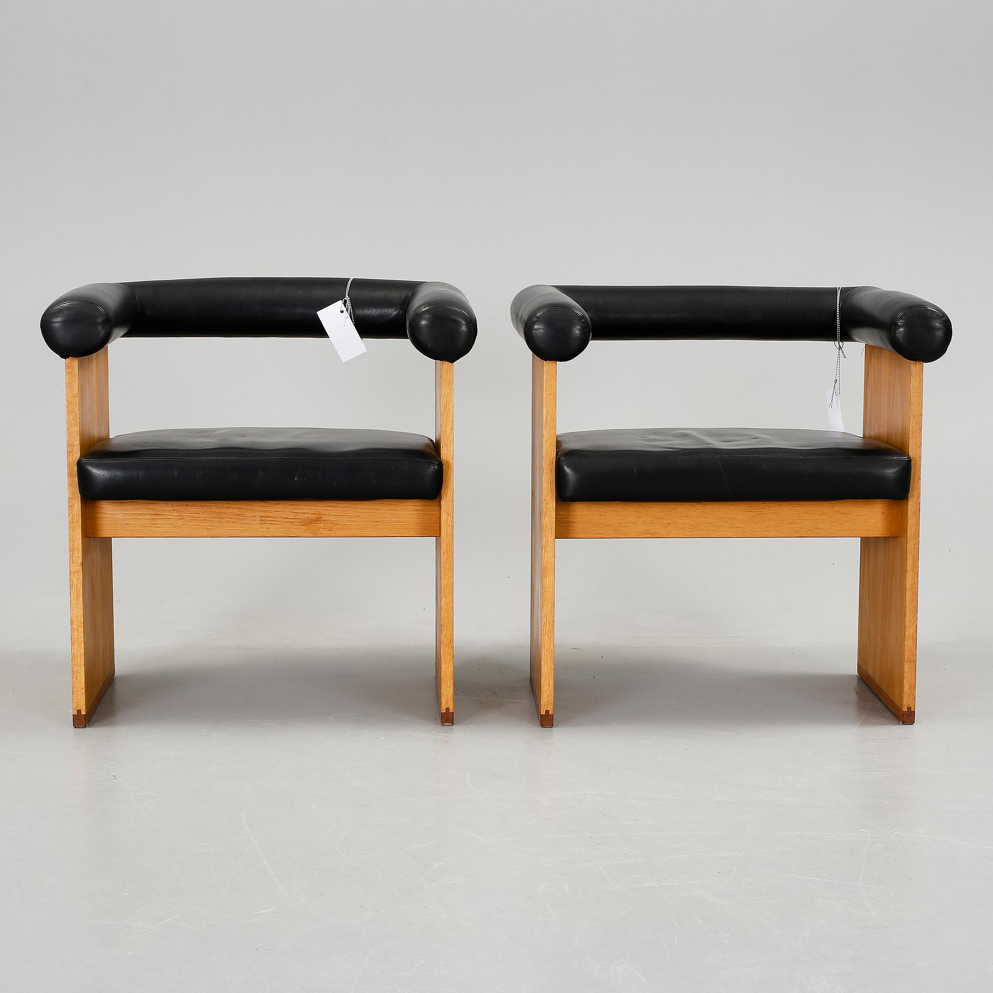 KARMSTOLAR, ett par, 1900-talets andra hälft.